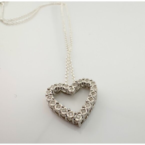 Beautiful Heart Necklace w Natural Diamonds in Illusion Settings - Picture 4 of 13